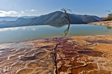 Hierve el Agua Aussicht mit Naturpool